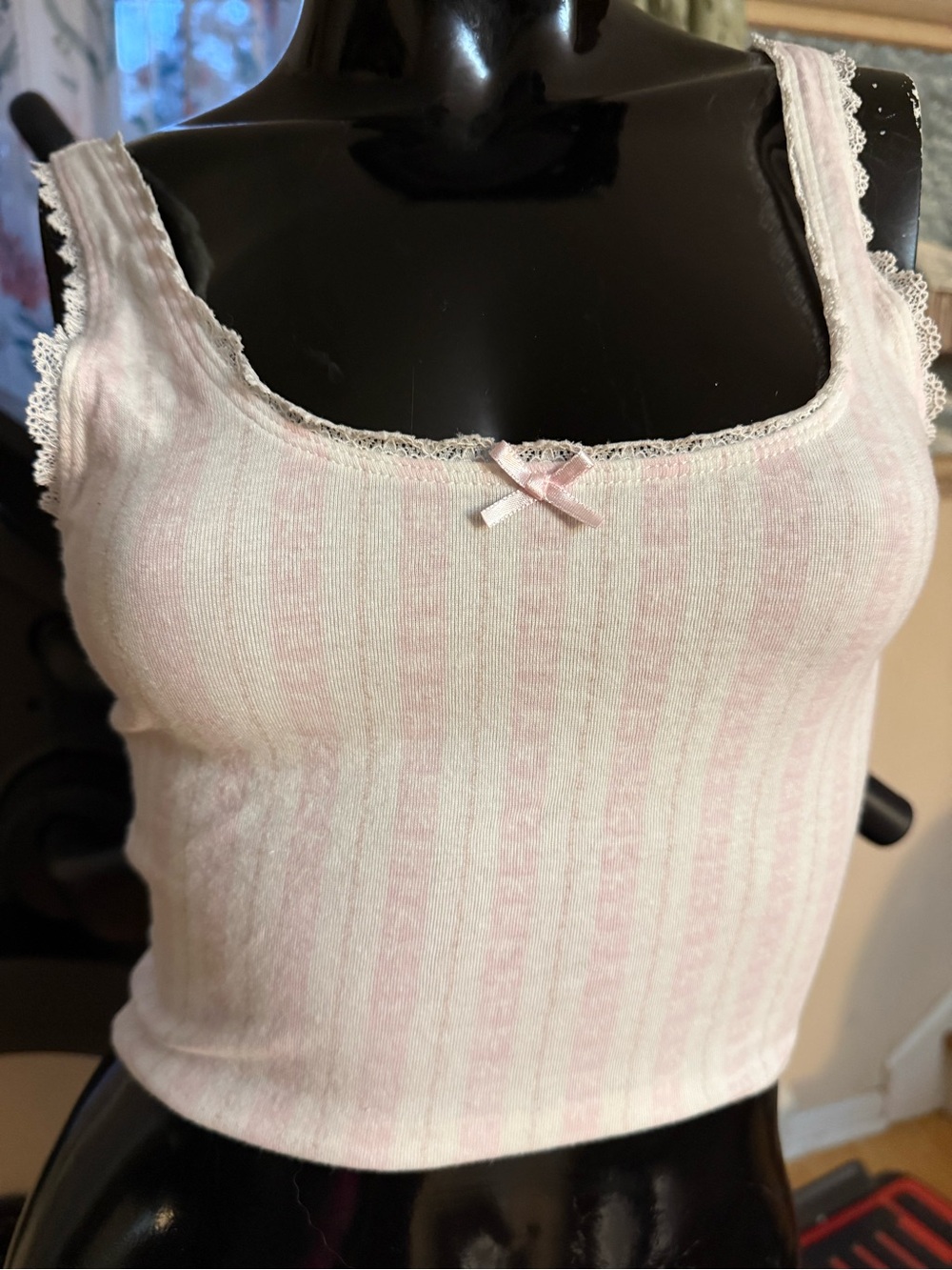 Pink Ribbed Lace-Trim Tank Top - Picture 2 of 8